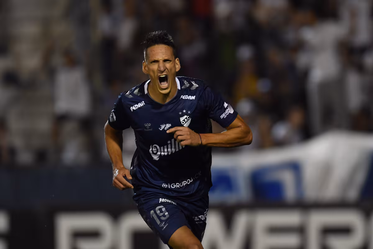 Federico Anselmo festeja el pase a la final del Reducido