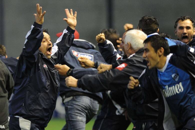 Ricardo Caruso Lombardi celebra la permanencia de Quilmes
