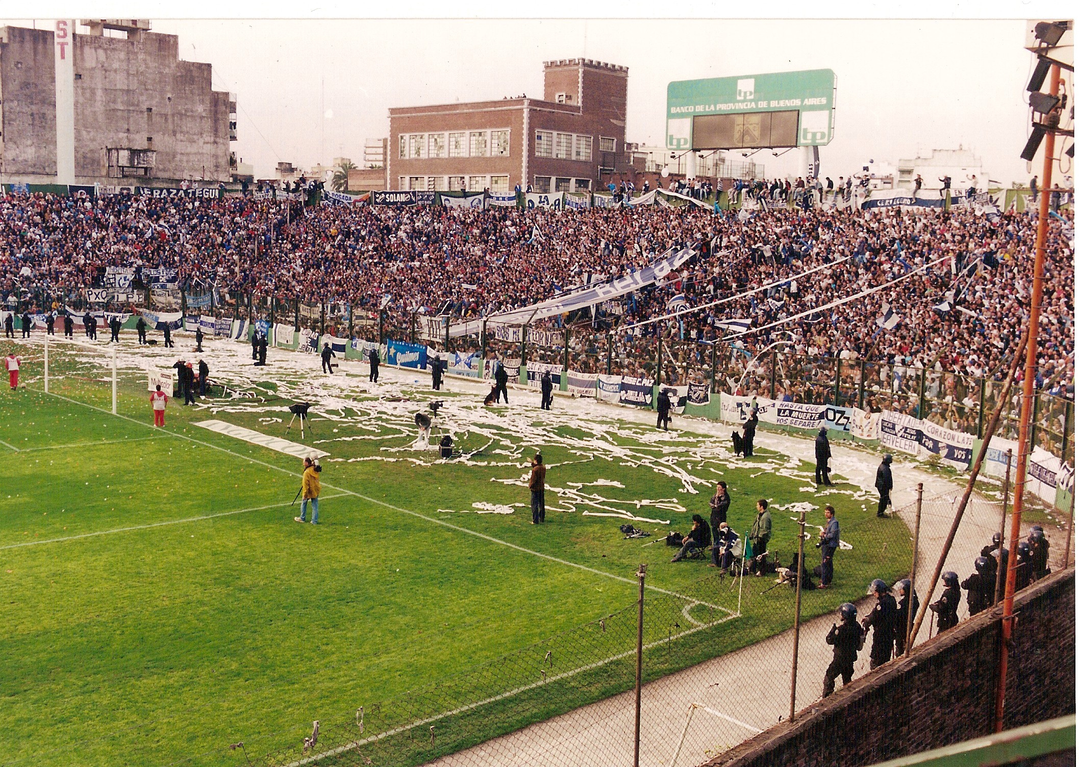 Hinchada de Quilmes en caballito