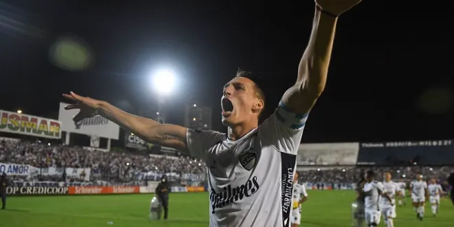 Federico Anselmo celebra el pase a semifinales del Reducido