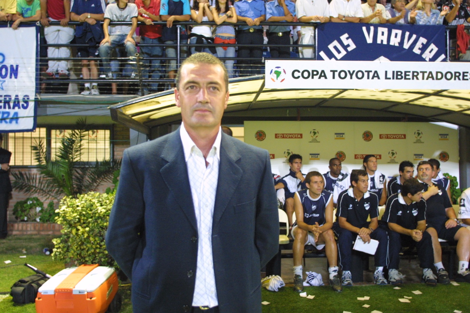 Gustavo Alfaro en el banco durante la Libertadores