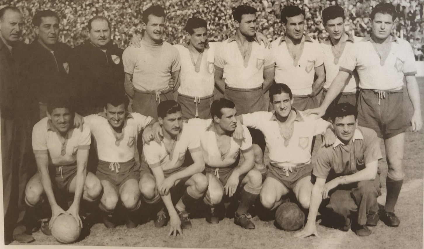 Una formación de 1951